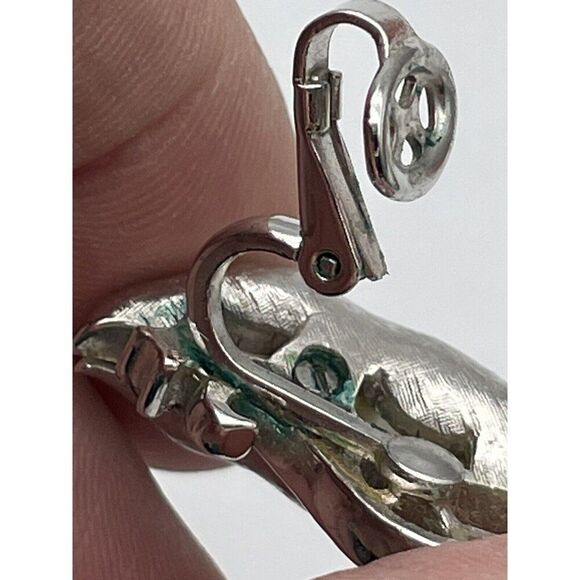 Crown Trifari SINGLE Peas in Pod Peapod Clip On Earring Silver-Tone Vtg READ - Picture 10 of 13